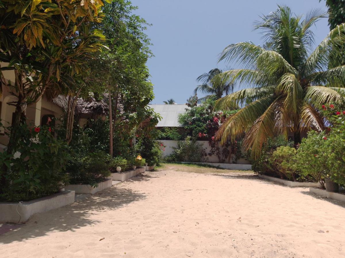 H & H Bungalows 南威 外观 照片
