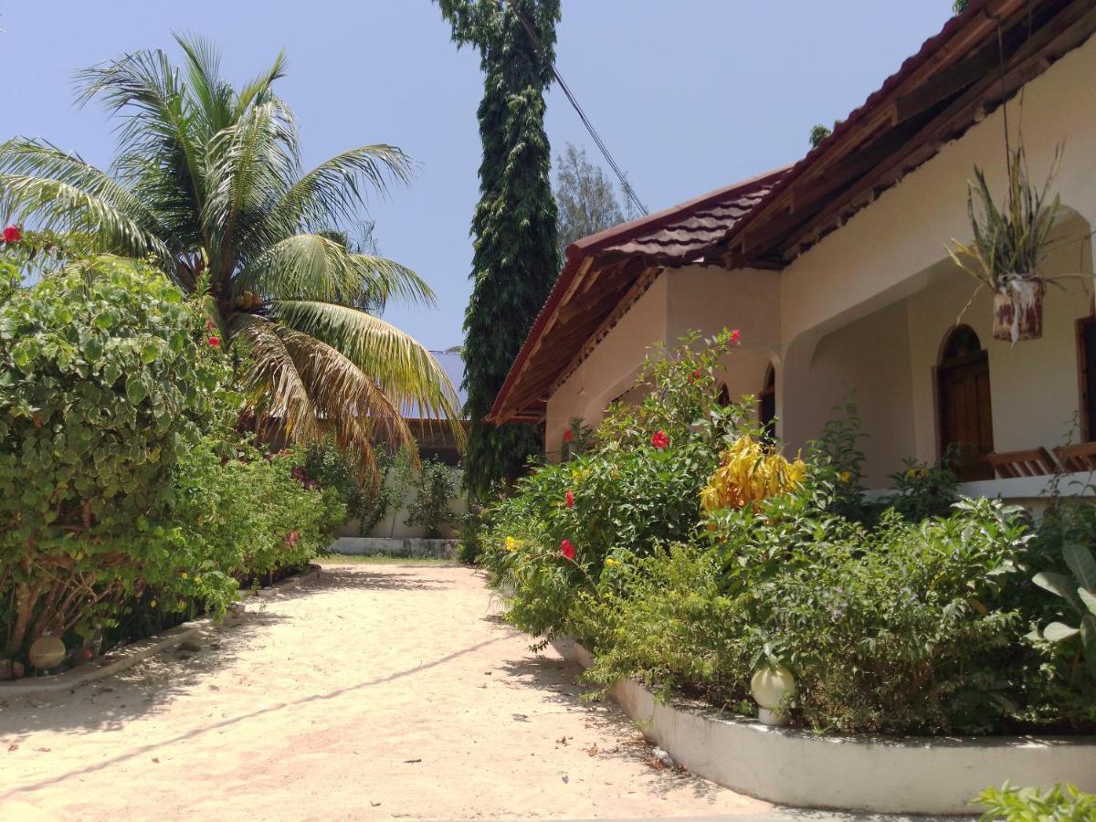 H & H Bungalows 南威 外观 照片