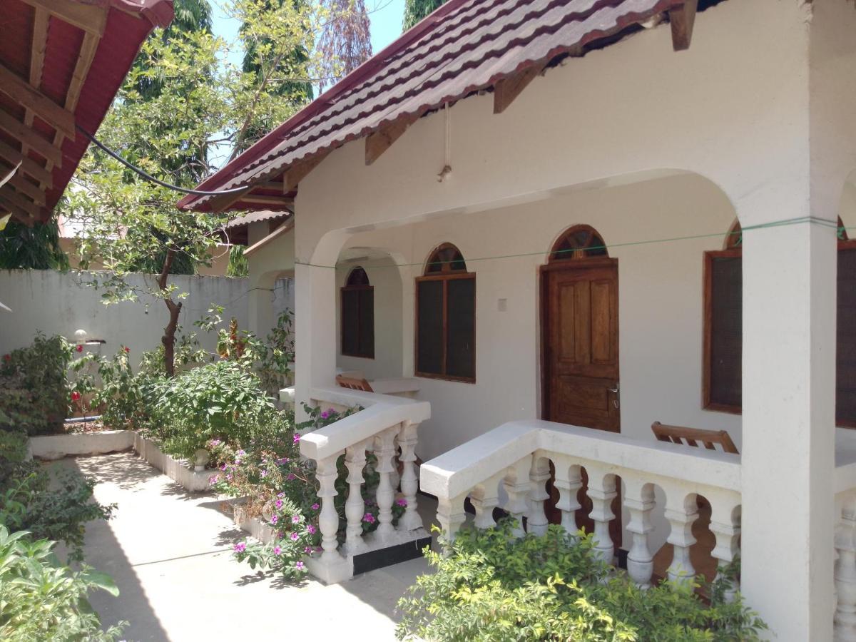H & H Bungalows 南威 外观 照片