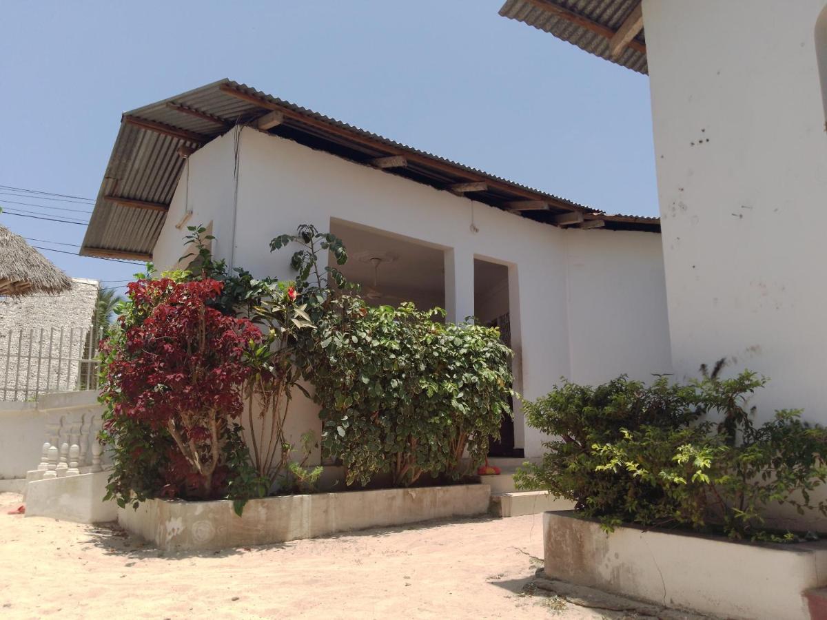 H & H Bungalows 南威 外观 照片