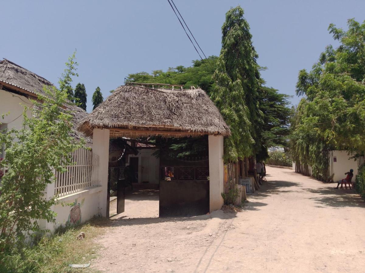 H & H Bungalows 南威 外观 照片